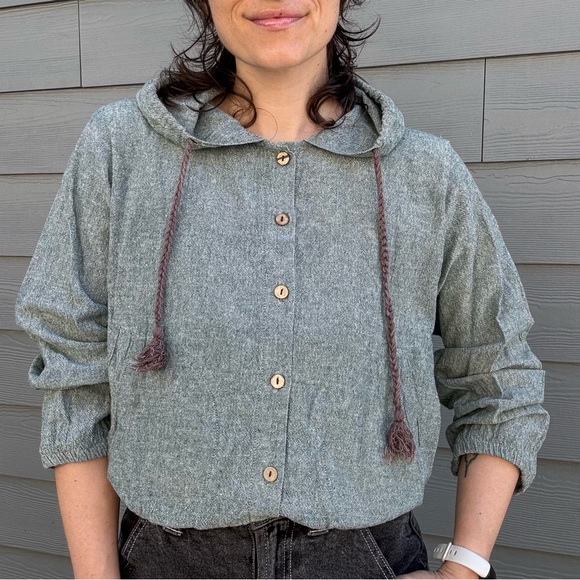 Light hoodie with crochet - Picture 5 of 10